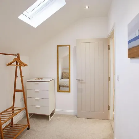 Host & - Number 3 At Pannett * Whitby