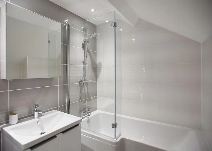 Host & - Number 3 At Pannett Apartment