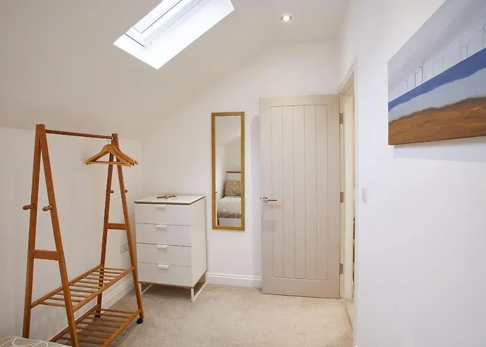 Host & - Number 3 At Pannett * Whitby