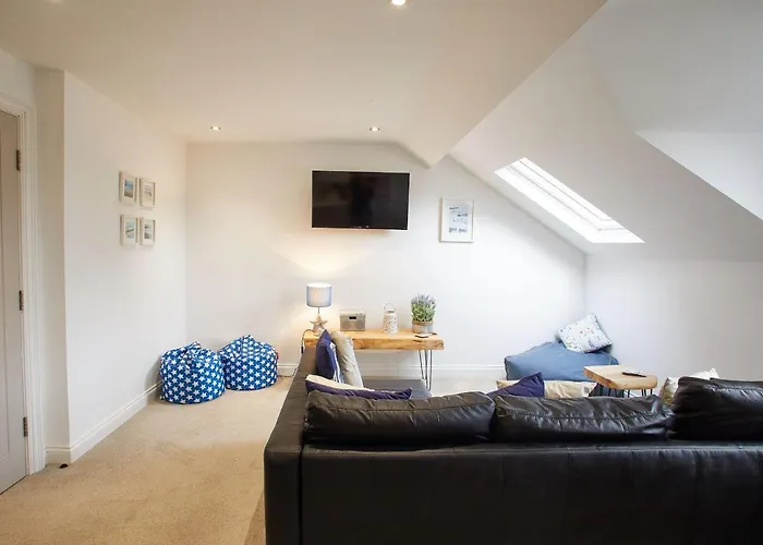 Host & - Number 3 At Pannett